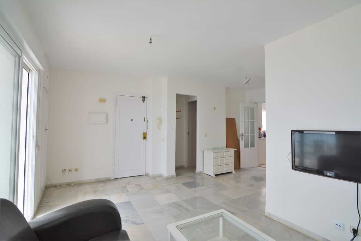 Condominium in Fuengirola, Andalusia 10835112