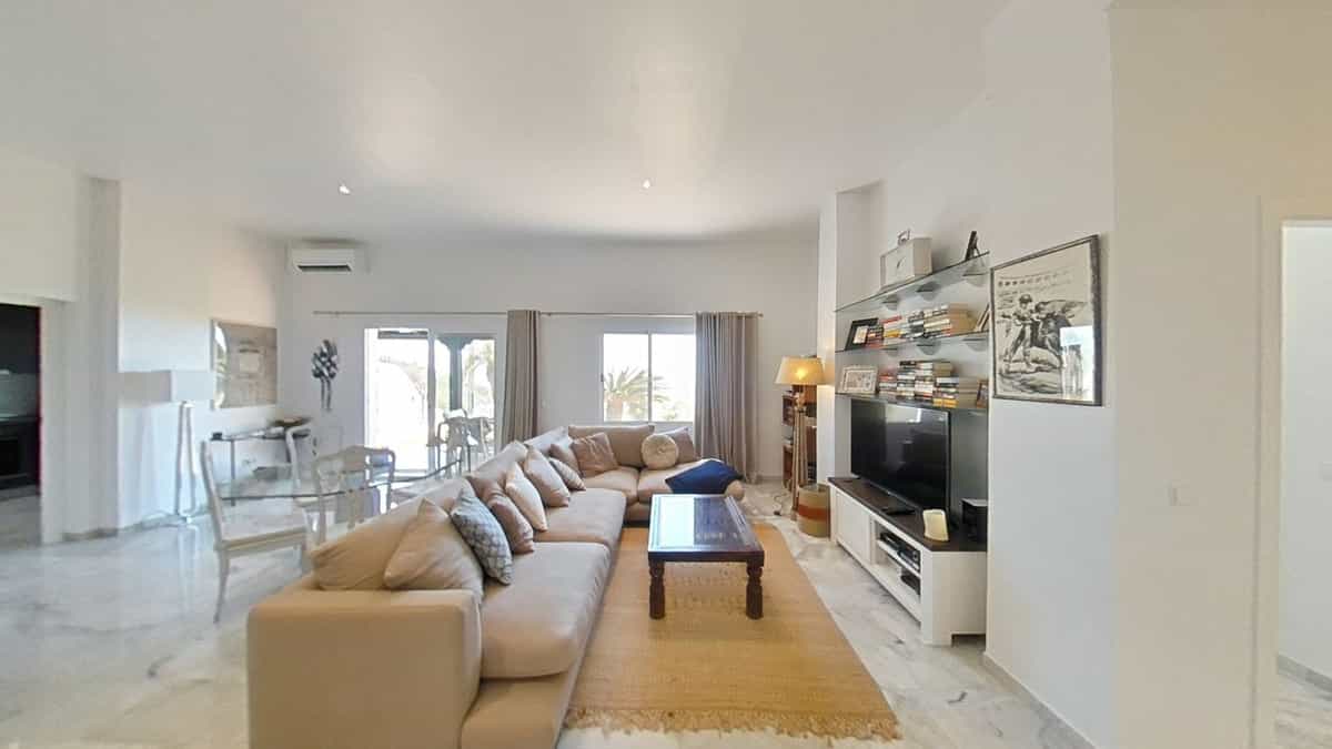 Condominium in , Andalucía 10835212