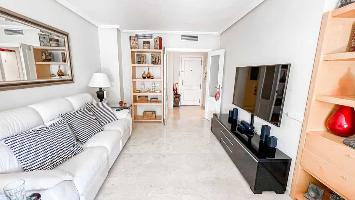公寓 在 贝纳尔马德纳, 安达卢西亚 10835285