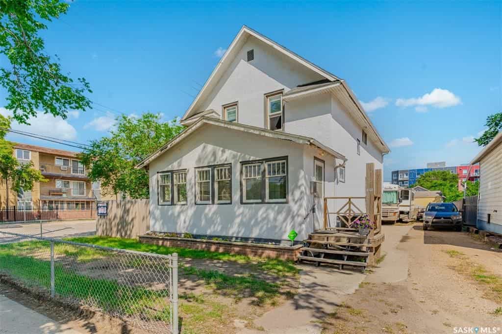 House in Saskatoon, Saskatchewan 10835388