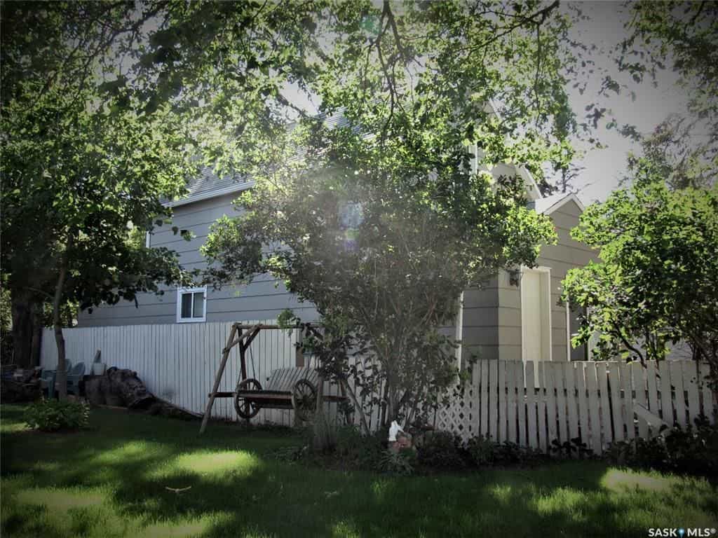 House in Saskatoon, Saskatchewan 10835393