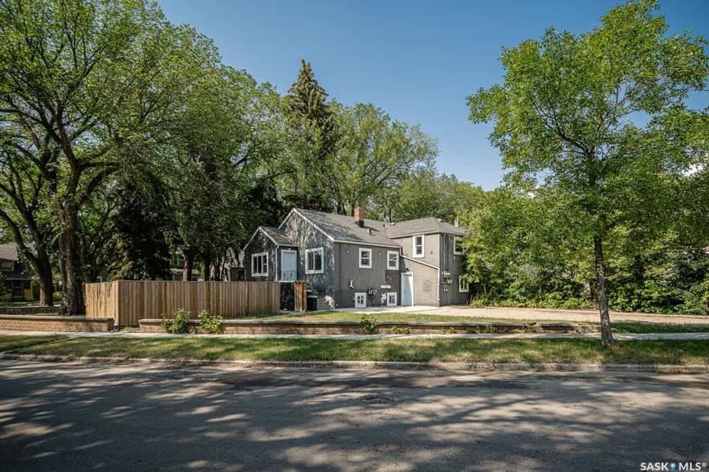 Hus i Saskatoon, Saskatchewan 10835458