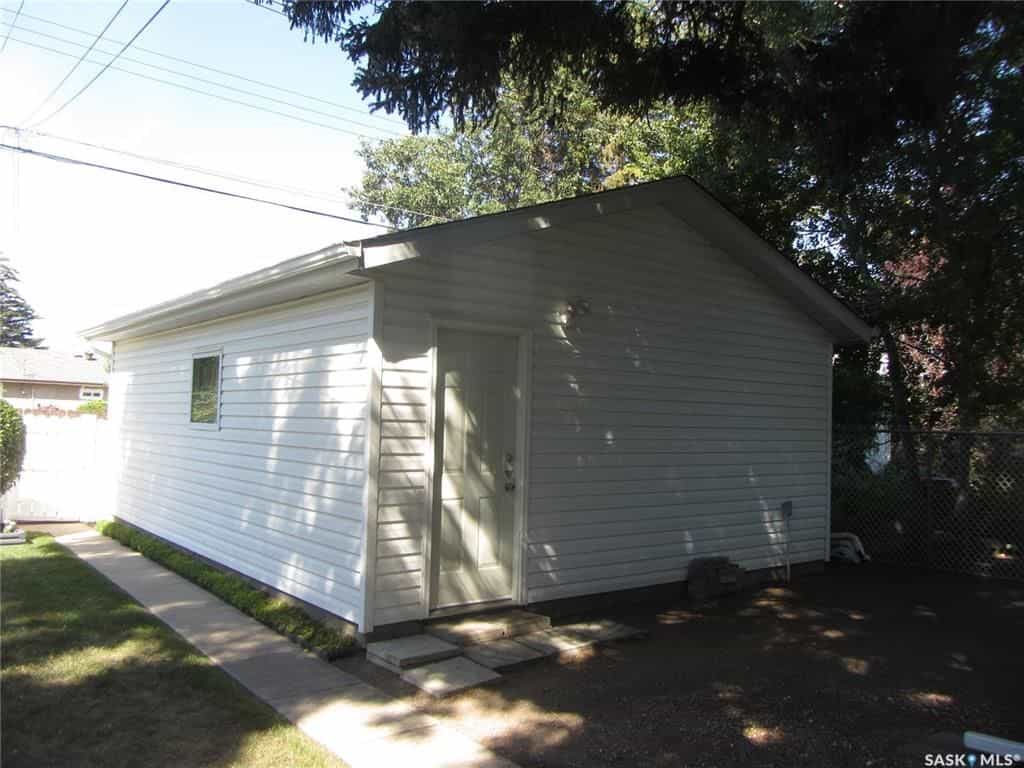 House in Saskatoon, Saskatchewan 10835472