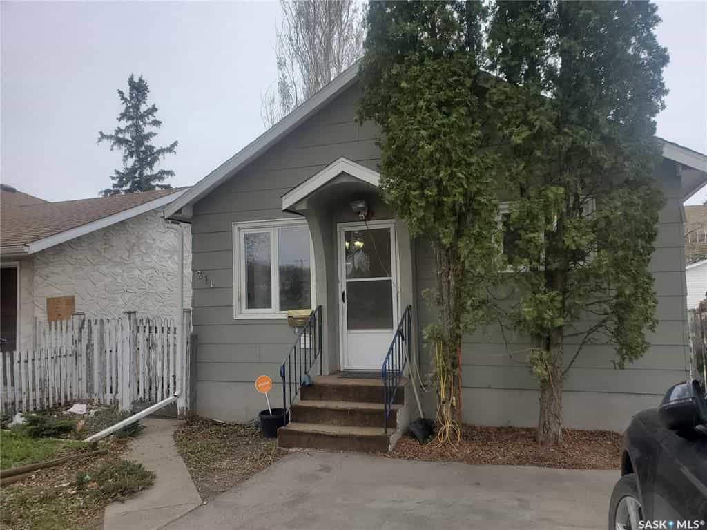 House in Saskatoon, Saskatchewan 10835533