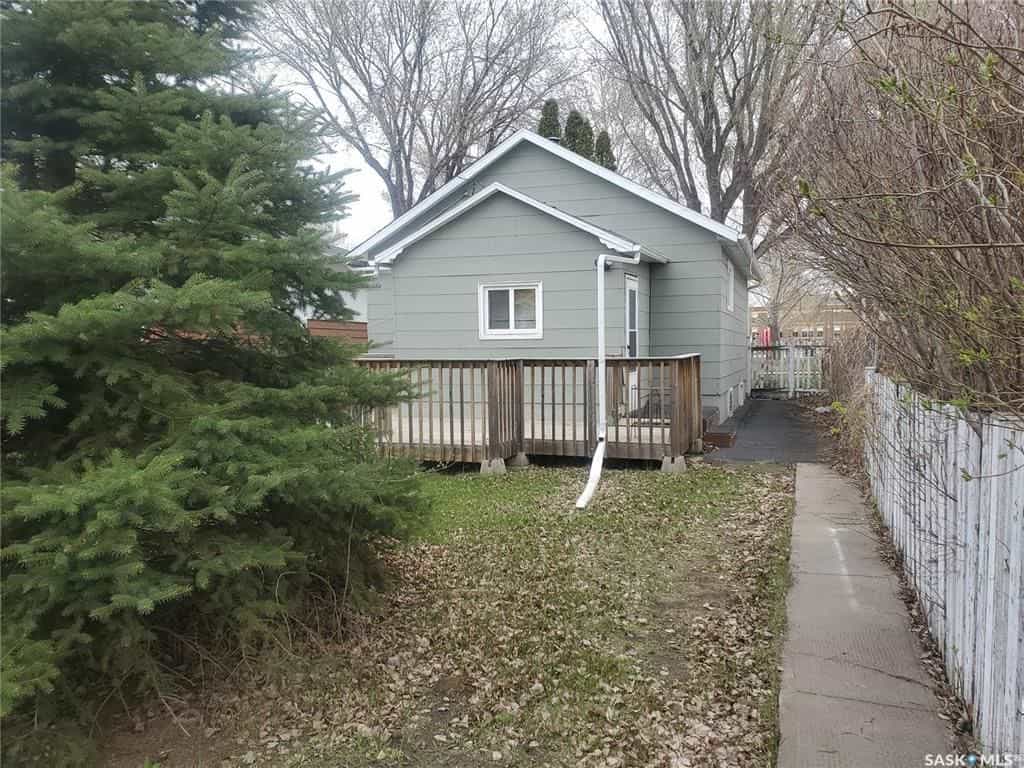 بيت في Saskatoon, Saskatchewan 10835533