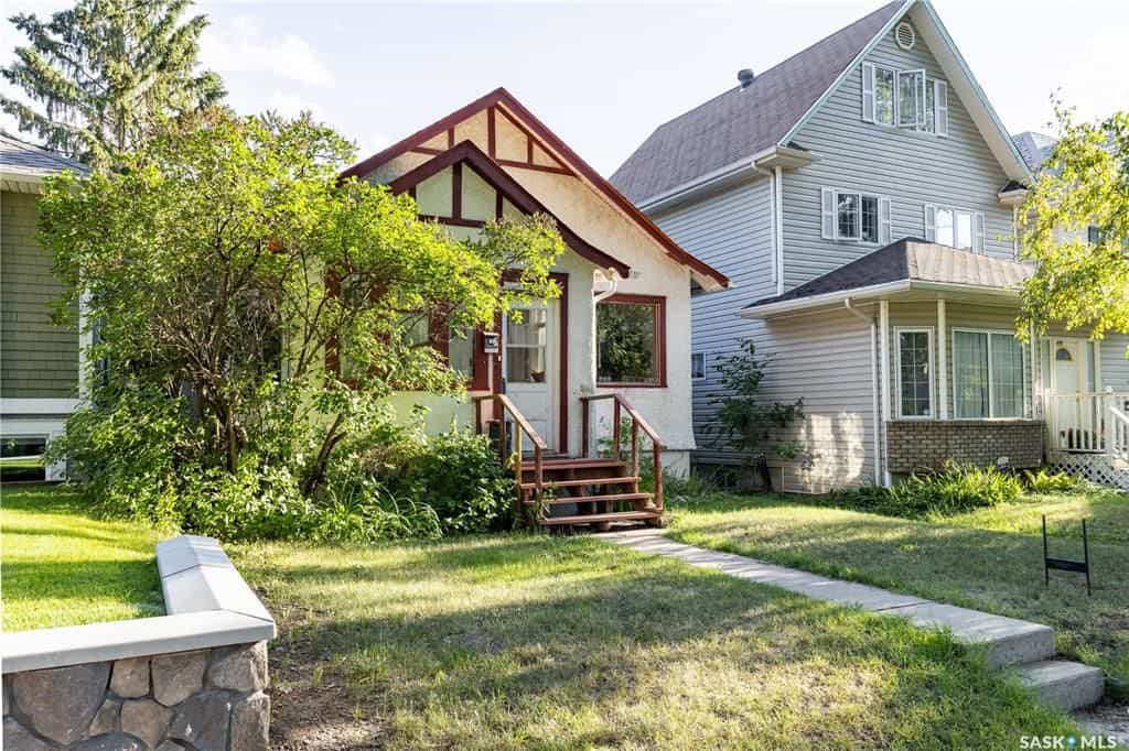 House in Saskatoon, Saskatchewan 10835617