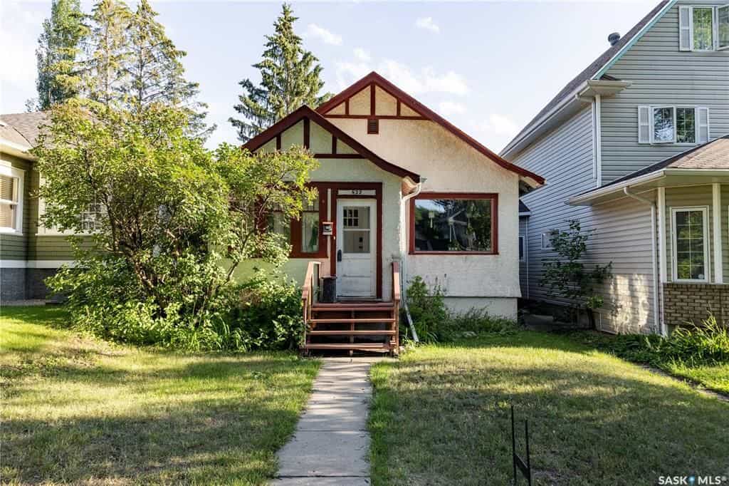 House in Saskatoon, Saskatchewan 10835617
