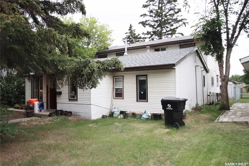 House in Saskatoon, Saskatchewan 10835627