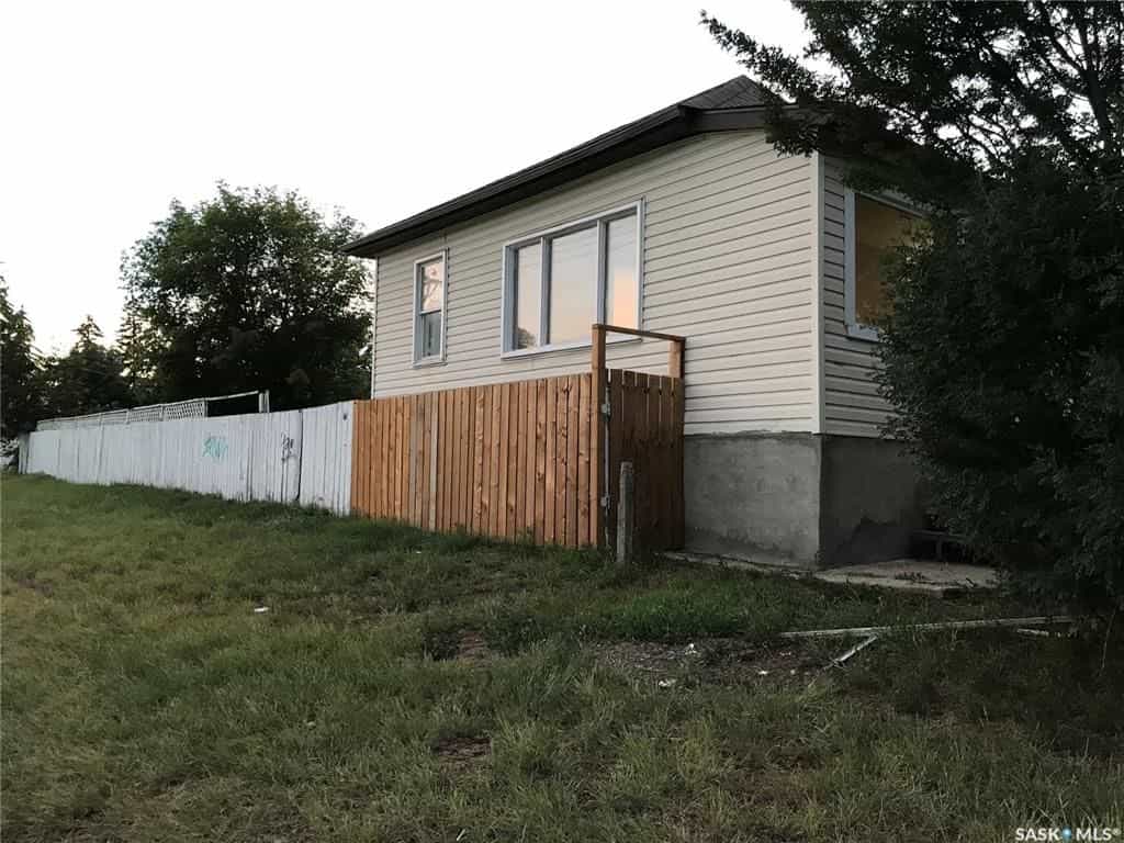 House in Saskatoon, Saskatchewan 10835701