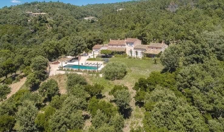 房子 在 La Garde-Freinet, Provence-Alpes-Côte d'Azur 10835826