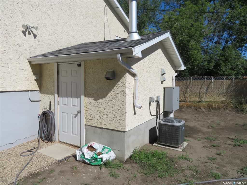 House in Saskatoon, Saskatchewan 10835834