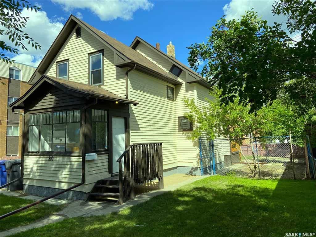 House in Saskatoon, Saskatchewan 10835837