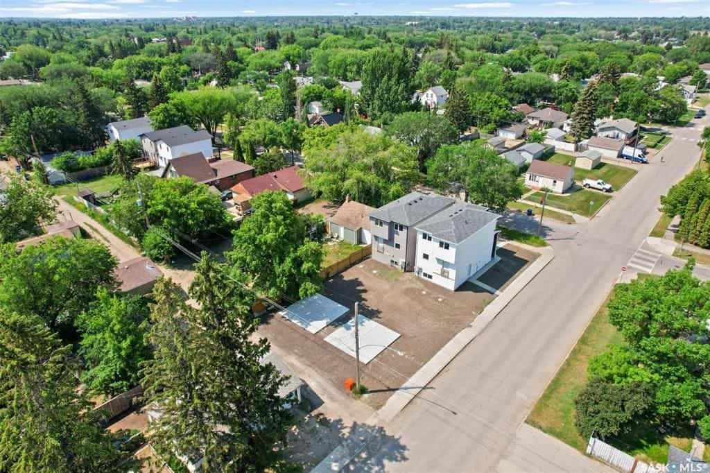 House in Saskatoon, Saskatchewan 10835967