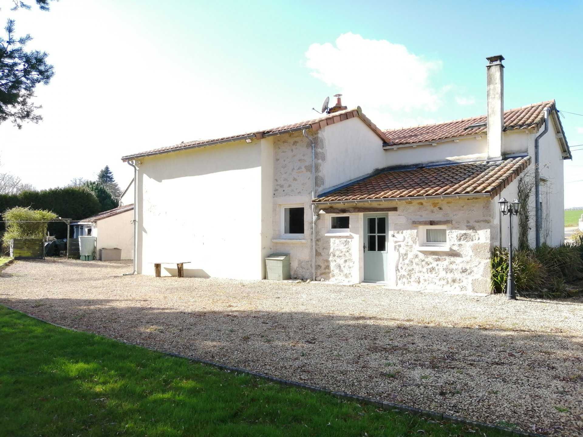 casa no Vernoux-en-Gatine, Nouvelle-Aquitaine 10835983