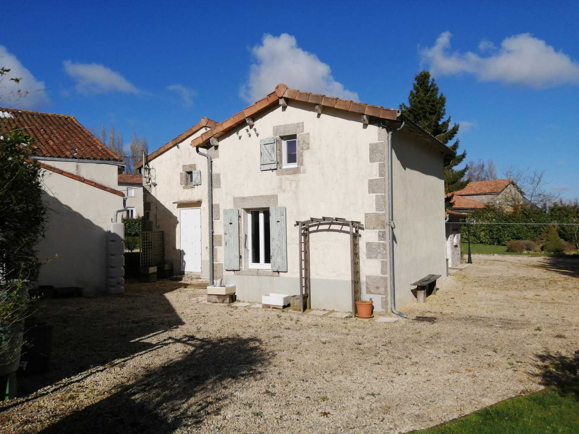 rumah dalam Vernoux-en-Gatine, Nouvelle-Aquitaine 10835983