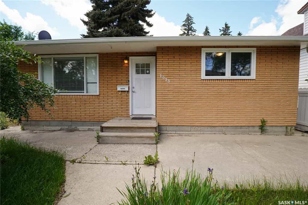 House in Saskatoon, Saskatchewan 10836005