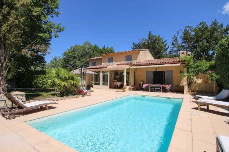 Huis in Saint-Paul-en-Forêt, Provence-Alpes-Côte d'Azur 10836057