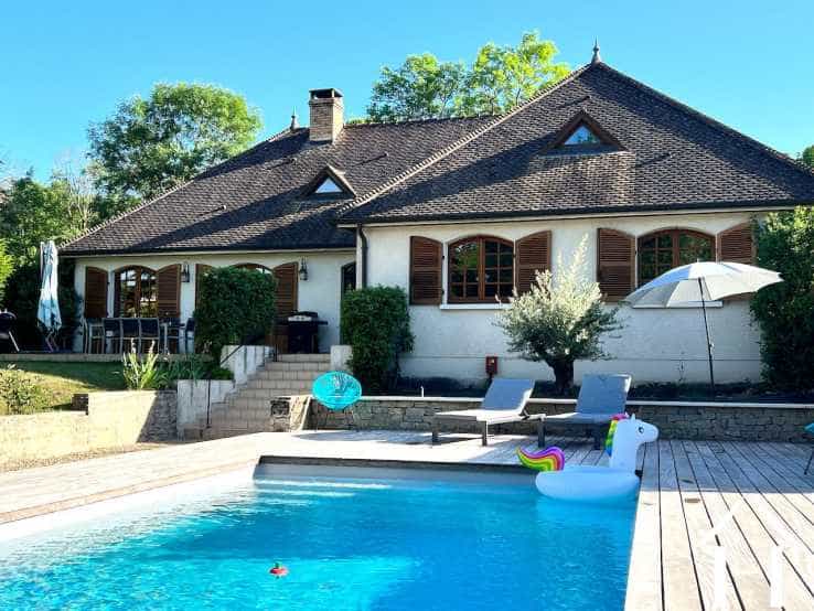 σπίτι σε Beaune, Bourgogne-Franche-Comte 10836065
