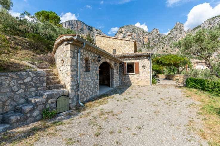 House in Moustiers-Sainte-Marie, Provence-Alpes-Cote d'Azur 10836068
