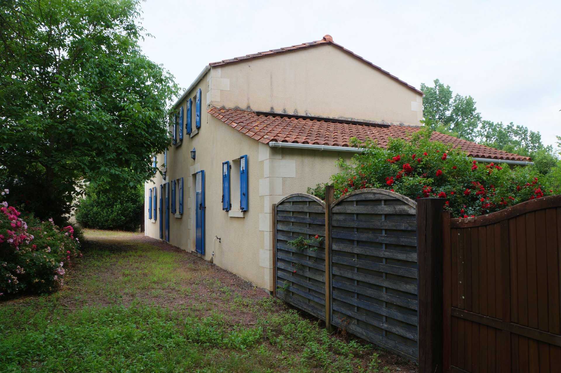 بيت في Mouilleron-en-Pareds, يدفع دي لا لوار 10836074