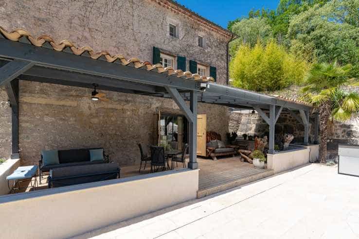 σπίτι σε Callian, Provence-Alpes-Cote d'Azur 10836090