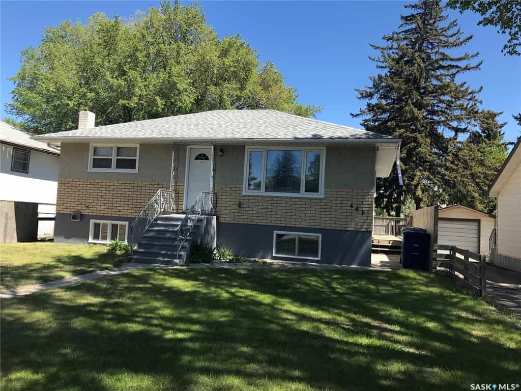 House in Saskatoon, Saskatchewan 10836091