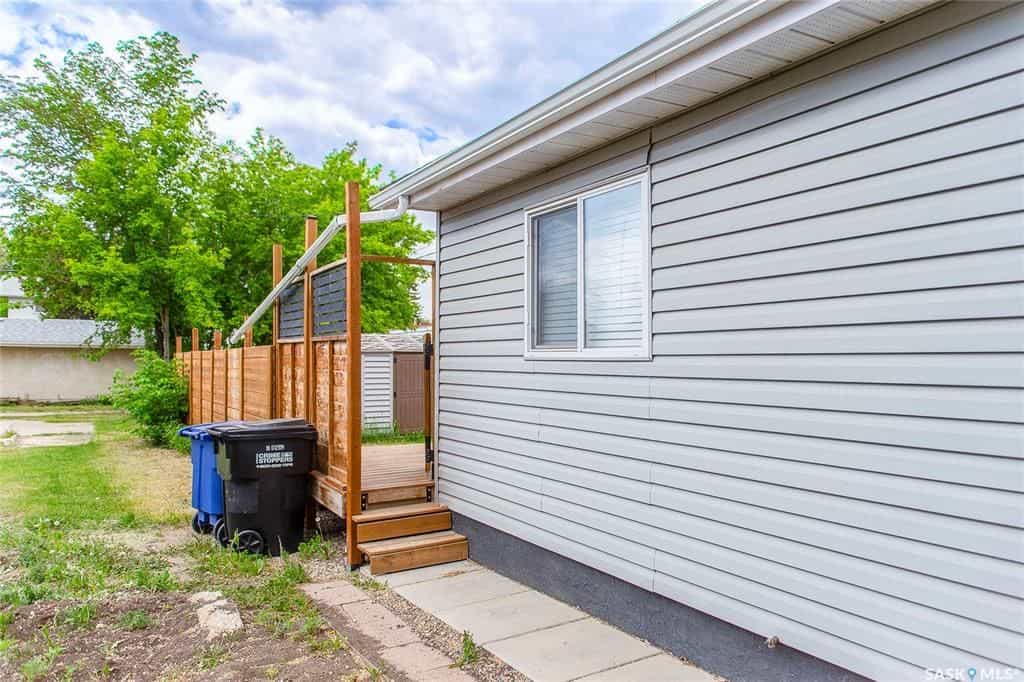 House in Saskatoon, Saskatchewan 10836092