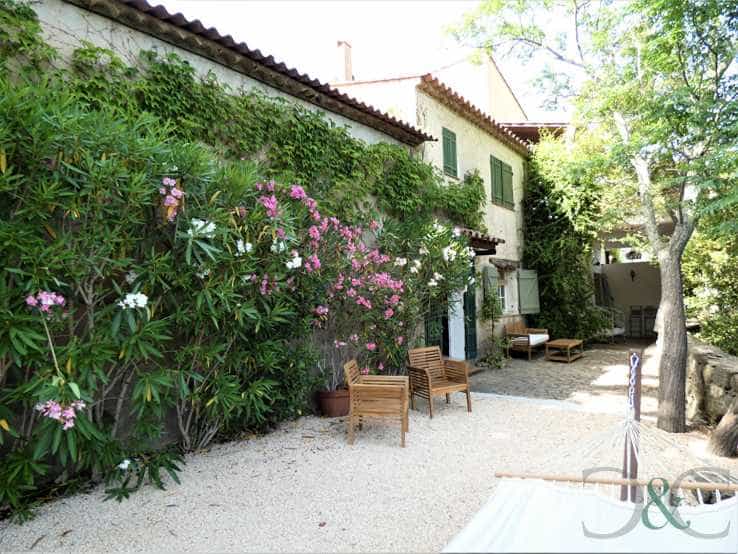 بيت في Le Mourillon, Provence-Alpes-Cote d'Azur 10836170