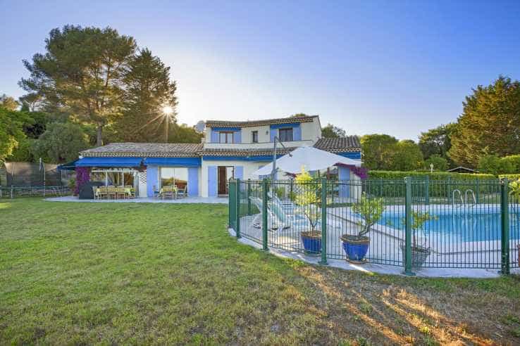 жилой дом в Roquefort-les-Pins, Provence-Alpes-Côte d'Azur 10836177