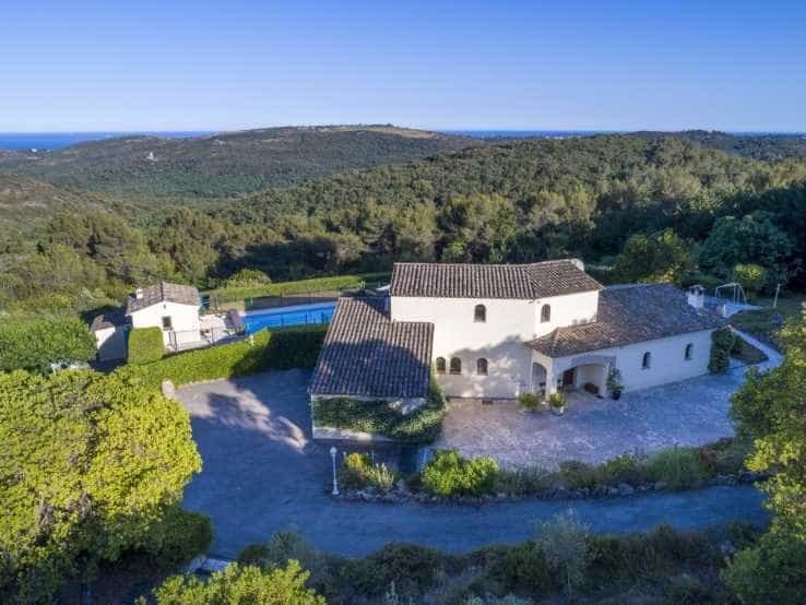 房子 在 Roquefort-les-Pins, Provence-Alpes-Côte d'Azur 10836177