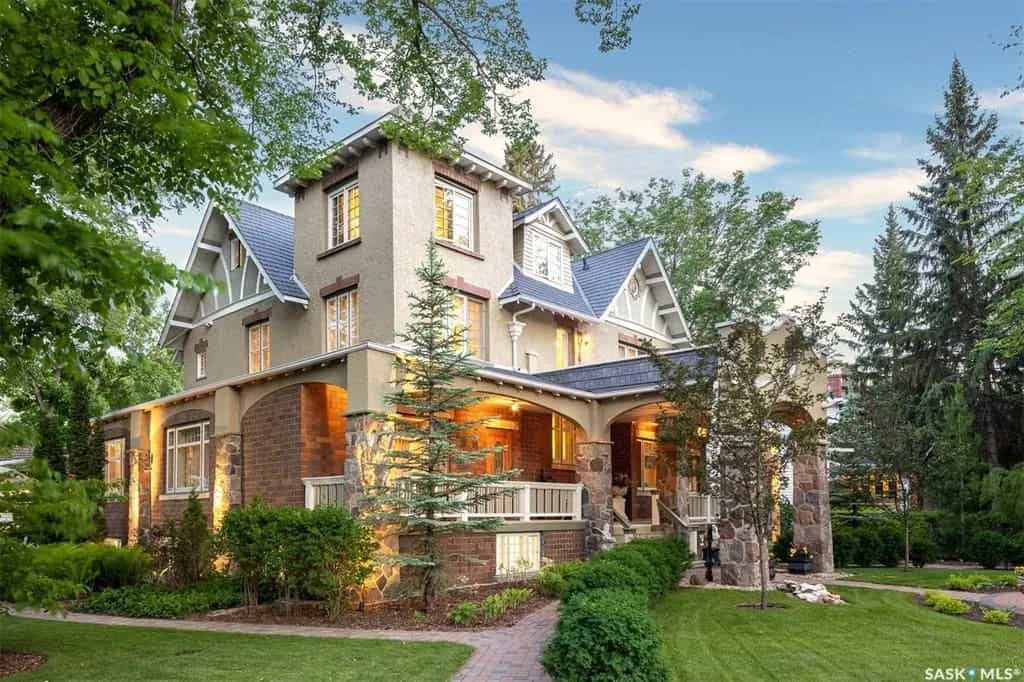 House in Saskatoon, Saskatchewan 10836255