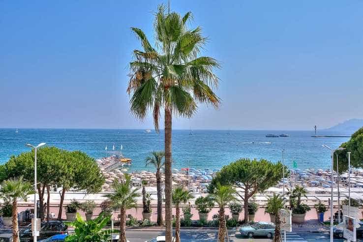 Condominium in Cannes, Provence-Alpes-Côte d'Azur 10836484