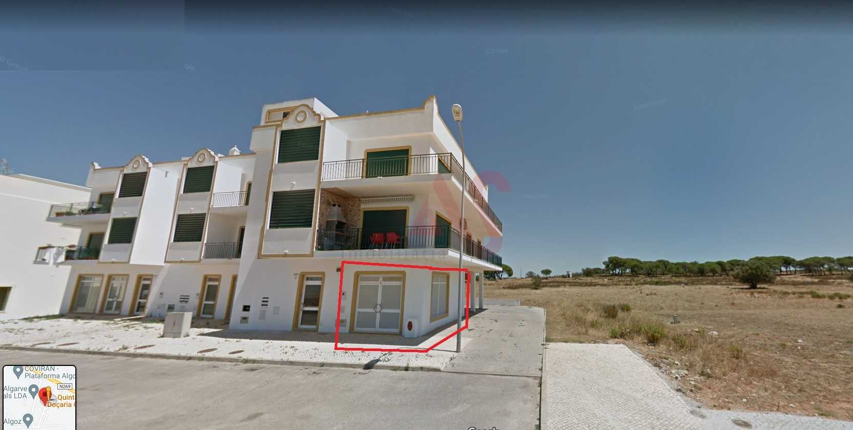 Pengecer di Algoz, Faro 10836491