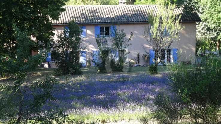 Talo sisään Apt, Provence-Alpes-Cote d'Azur 10836570