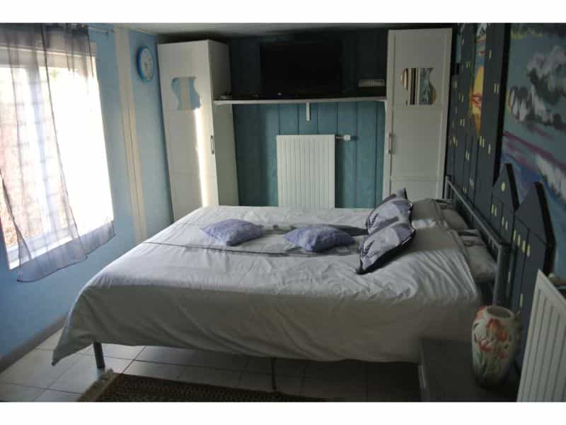 公寓 在 Juvigny les Vallées, Normandy 10836709