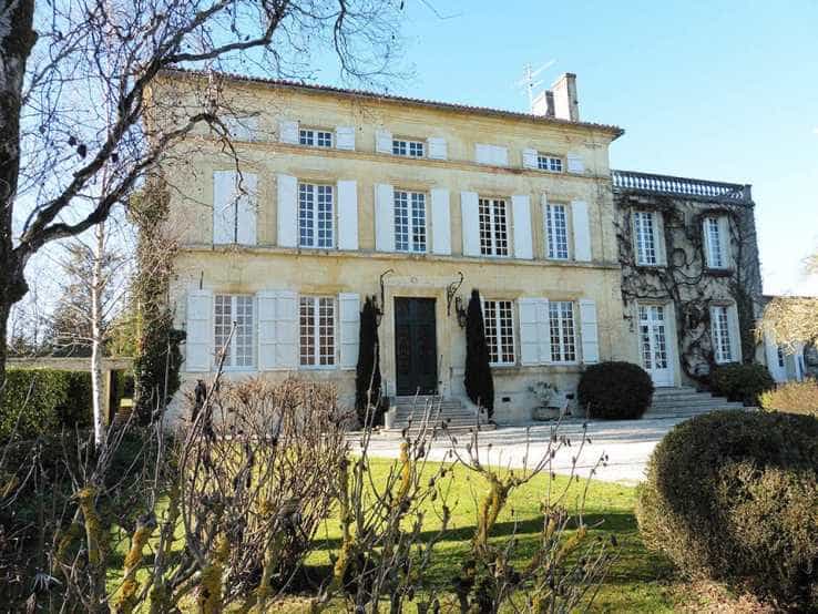 Rumah di Angouleme, Nouvelle-Aquitaine 10836728