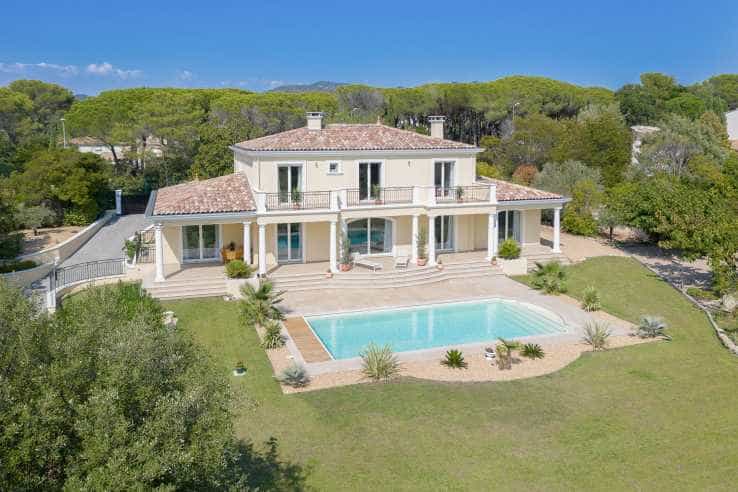 Hus i Saint-Raphael, Provence-Alpes-Cote d'Azur 10836792