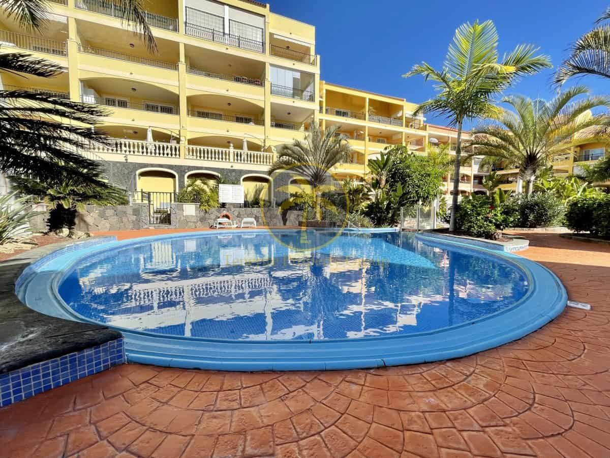Condominium in Los Cristianos, Canary Islands 10836822
