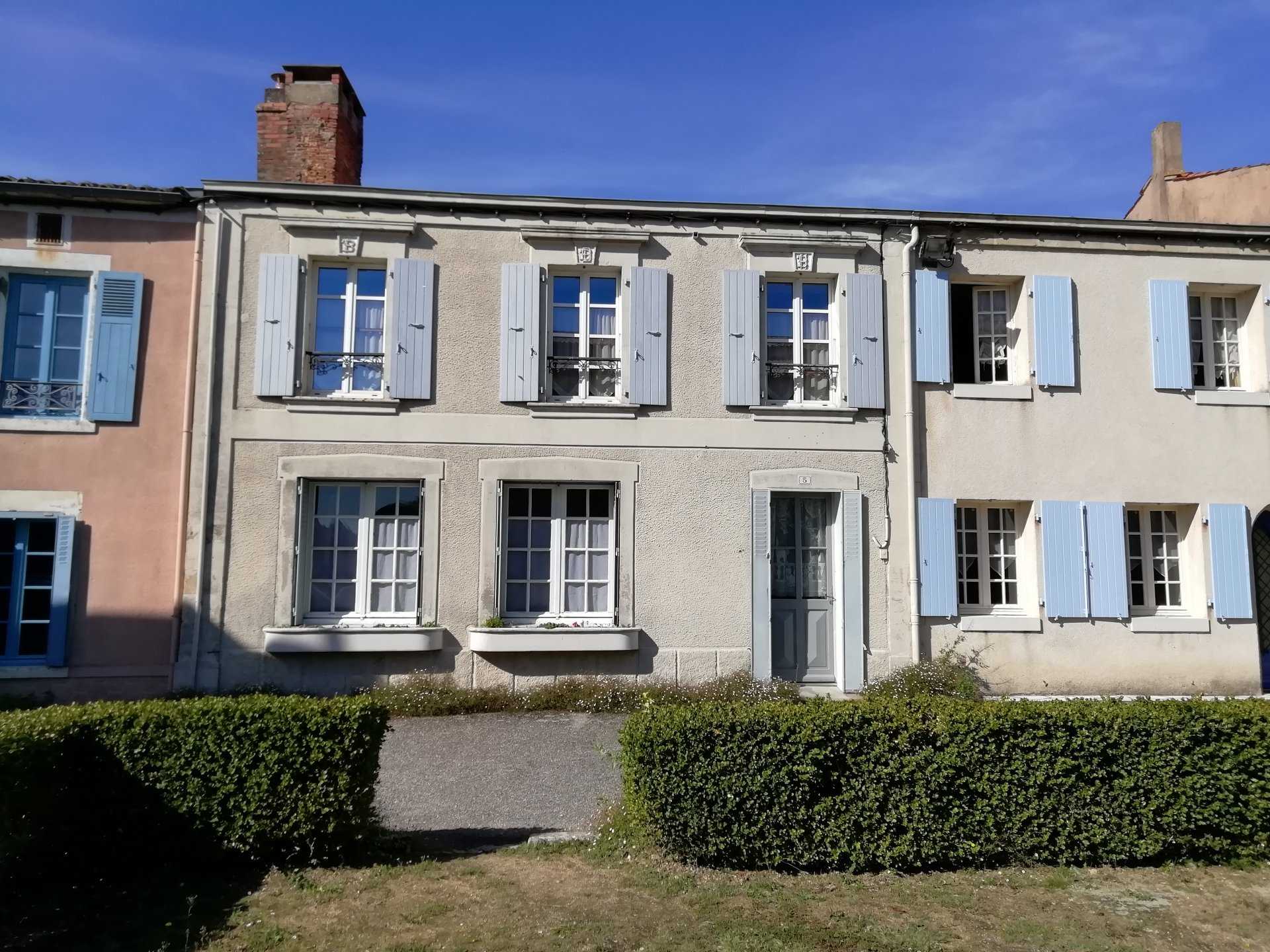 Talo sisään Vouvant, Pays de la Loire 10836862
