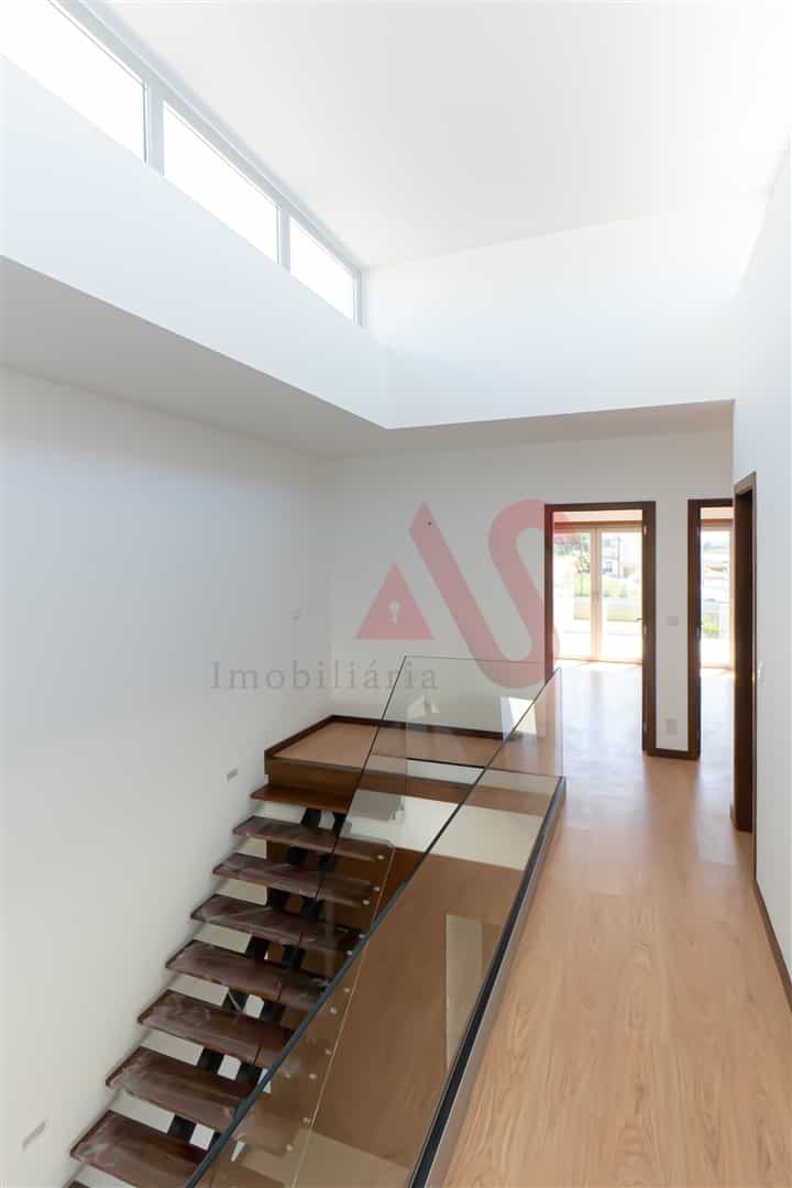 House in Ovar, Aveiro District 10836870
