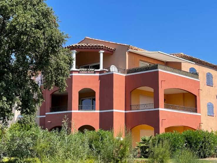 Eigentumswohnung im Roquebrune-sur-Argens, Provence-Alpes-Côte d'Azur 10837031