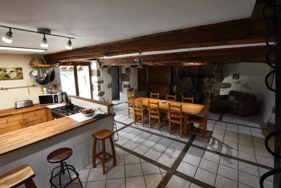 rumah dalam Sourdeval, Normandy 10837049