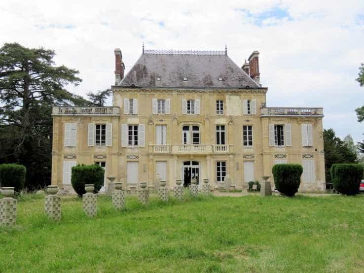 Other in Nevers, Bourgogne-Franche-Comte 10837104