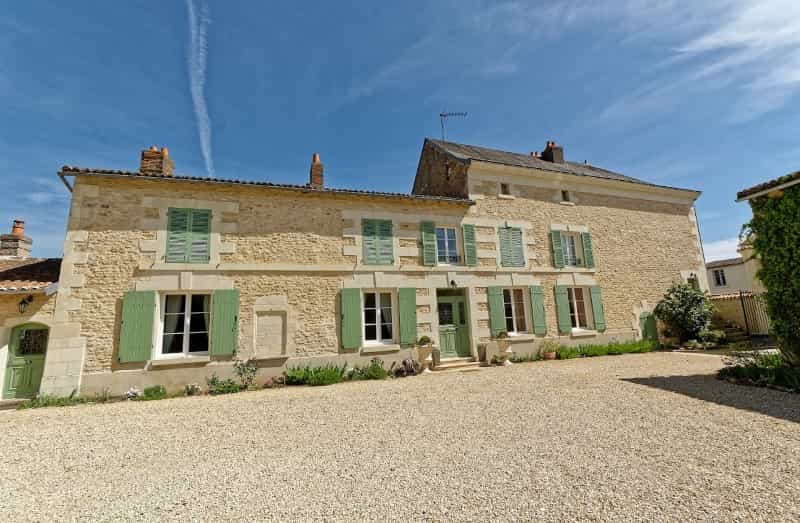 House in Loudun, Nouvelle-Aquitaine 10837139
