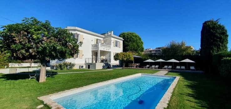 Huis in Saint-Laurent-du-Var, Provence-Alpes-Cote d'Azur 10837172