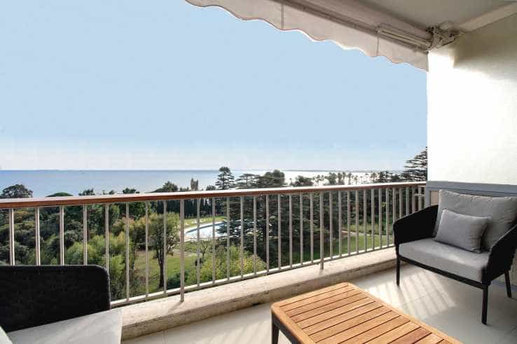 Condominium in Cannes, Provence-Alpes-Cote d'Azur 10837296