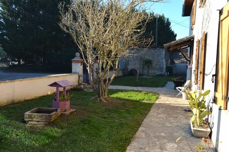 House in Barro, Nouvelle-Aquitaine 10837312