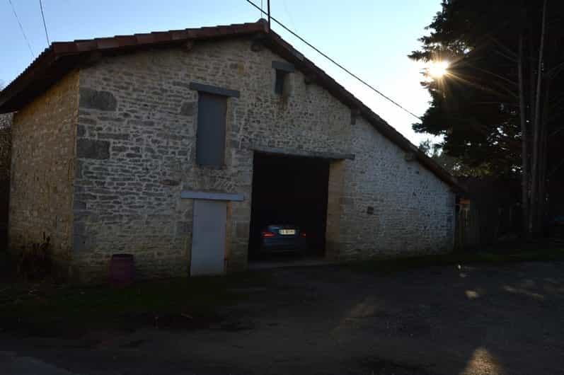 Rumah di Barro, Nouvelle-Aquitaine 10837312