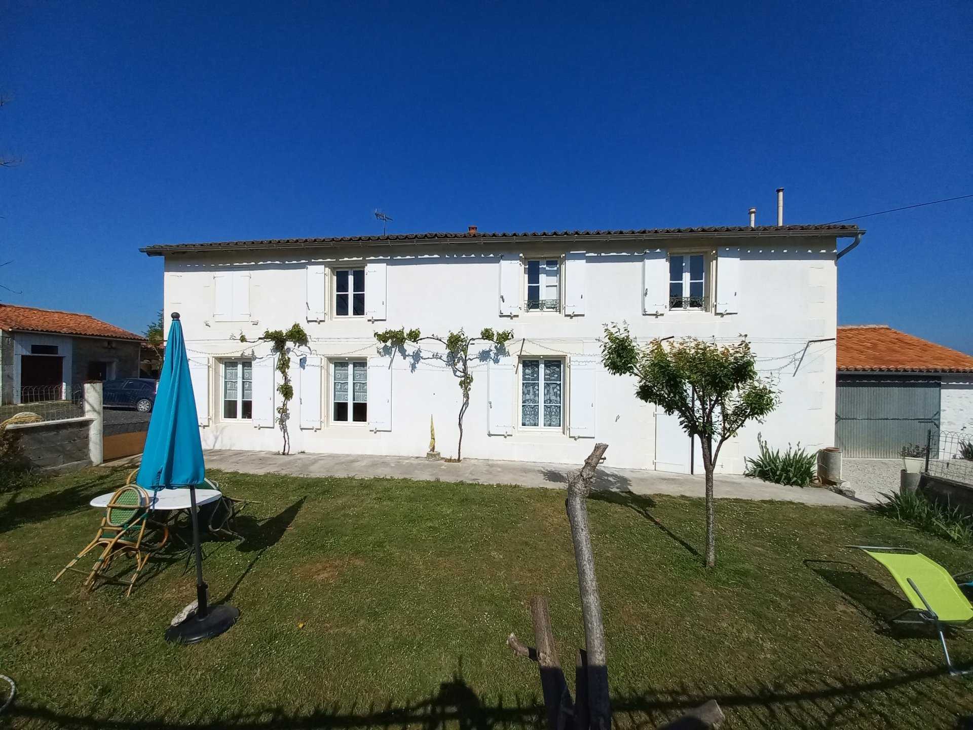 House in Condac, Nouvelle-Aquitaine 10837354