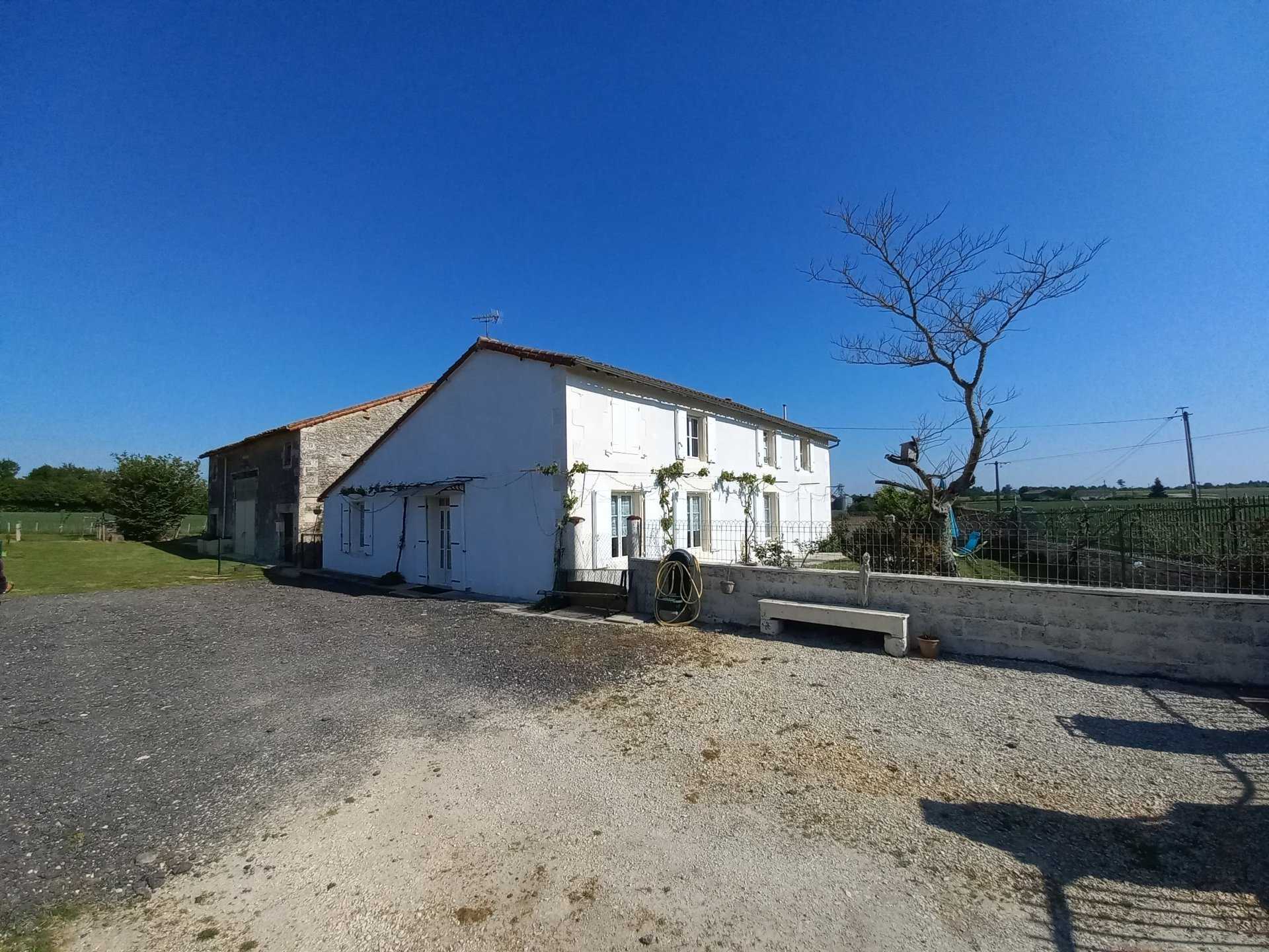 σπίτι σε Condac, Nouvelle-Aquitaine 10837354